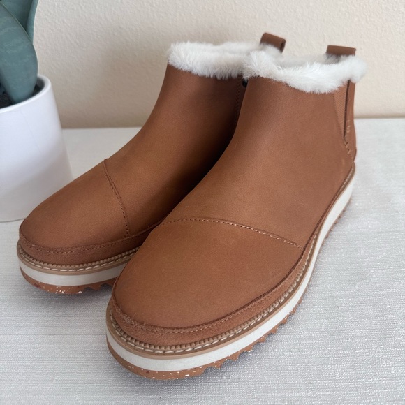 TOMS Tan Suede Leather Faux Fur Lining Cozy Ankle Booties Women’s 9 - Picture 5 of 11